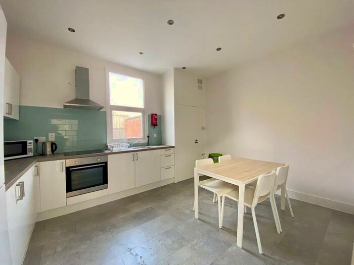 4 Bedroom Flat To Rent In Marlborough Road, Archway, N19