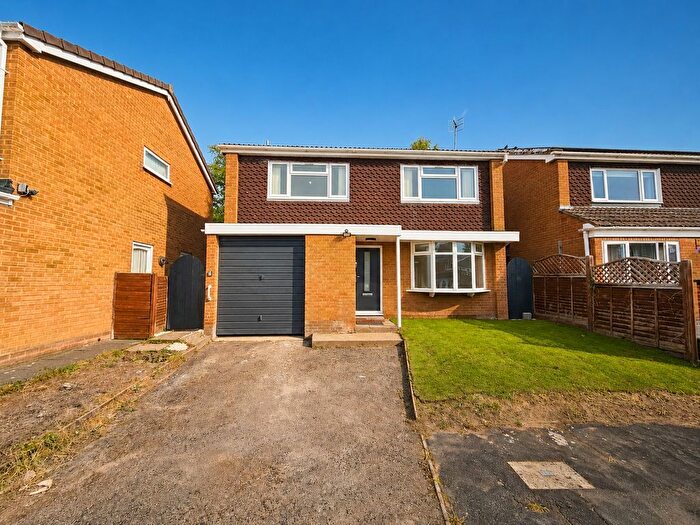4 Bedroom Detached House For Sale In Sutherland Close, Warwick, CV34