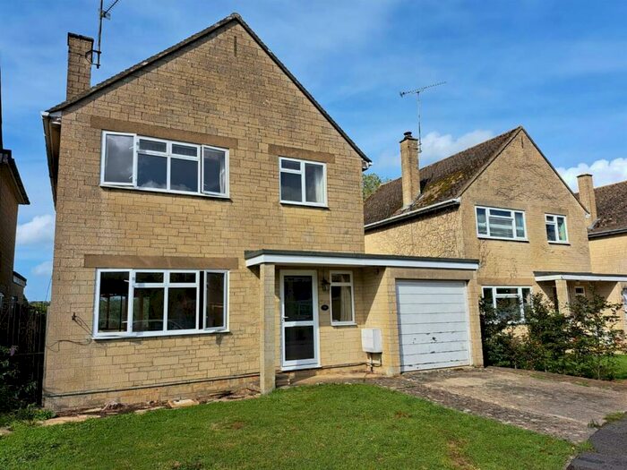 3 Bedroom Detached House For Sale In Poplar Farm Close, Milton-Under-Wychwood, Chipping Norton, OX7