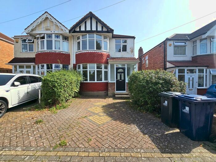 3 Bedroom Property To Rent In Conway Crescent, Perivale, Greenford, UB6
