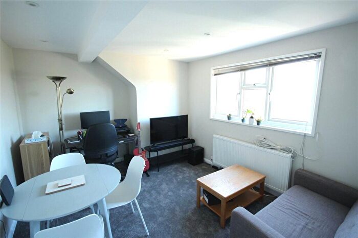1 Bedroom Apartment To Rent In Woodland Way, Mill Hill, London, NW7