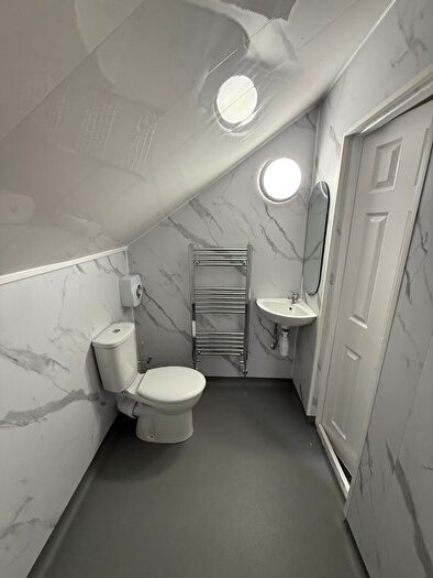 3 Bedroom Property To Rent In Pennington Grove, LS6