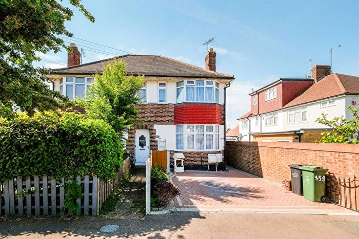 2 Bedroom Maisonette For Sale In Cherrydown Avenue, Chingford, E4