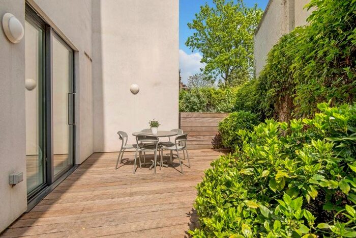 2 Bedroom Flat To Rent In Oval Road, London, NW1