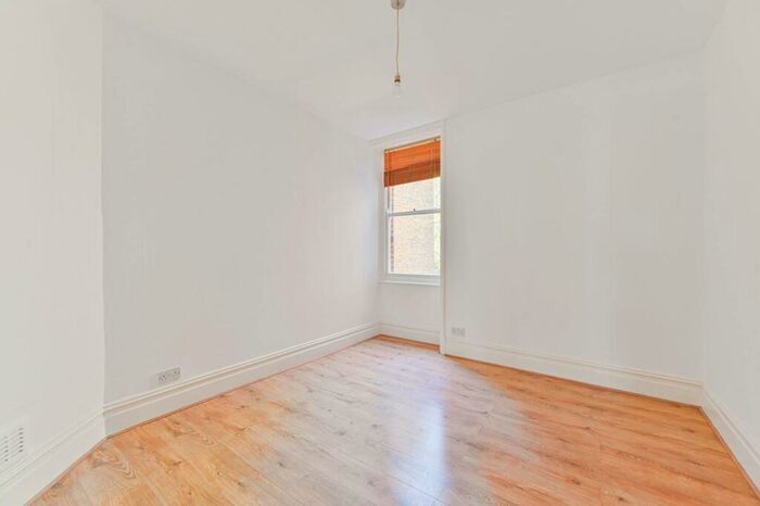 3 Bedroom Flat To Rent In .Cormont Road, Camberwell, London, SE5