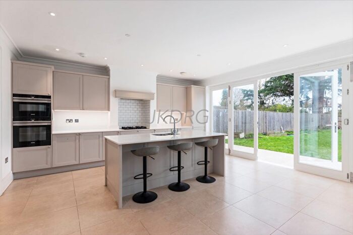 5 Bedroom Detached House To Rent In Barrons Chase, Richmond, TW10