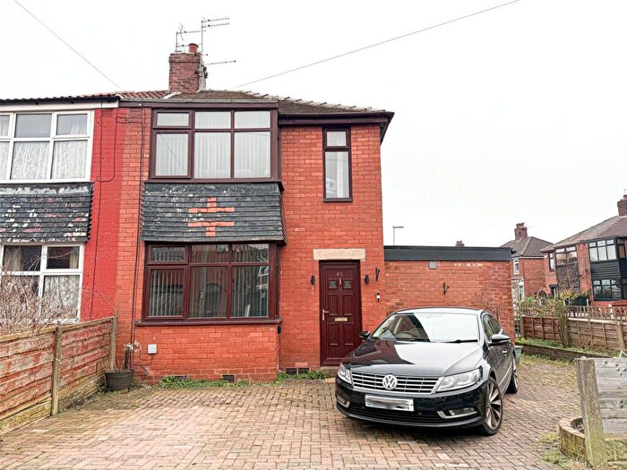 3 Bedroom Semi Detached House For Sale In Kirby Avenue, Chadderton, Oldham, OL9