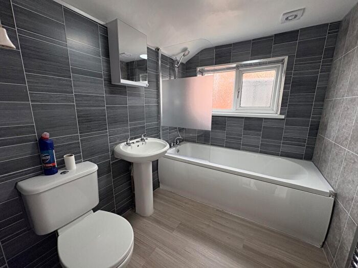 3 Bedroom End Of Terrace House To Rent In Victoria Street, S66