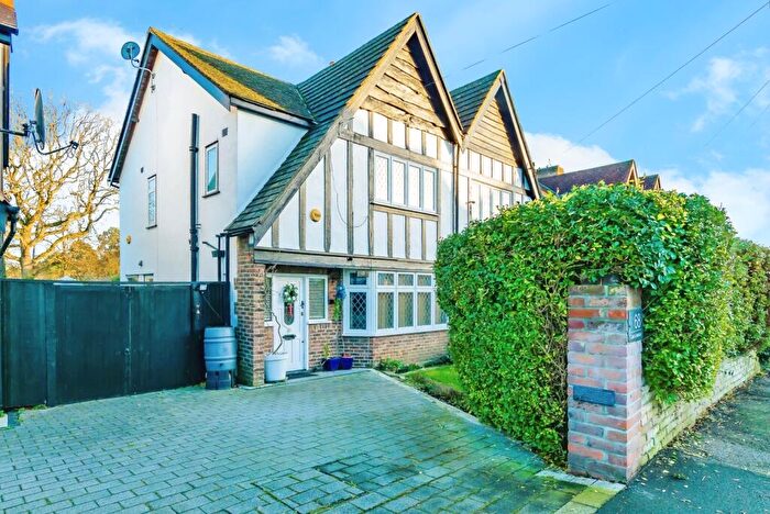 3 Bedroom Semi Detached House For Sale In Court Avenue, Coulsdon, CR5