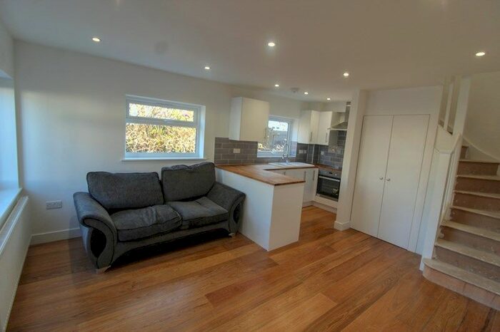 1 Bedroom End Of Terrace House To Rent In Leicester Road, New Barnet, Hertfordshire, EN5