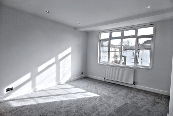 2 Bedroom Flat To Rent In Nether Close, (), London, N3