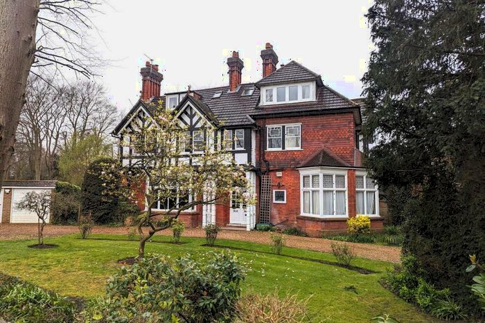 3 Bedroom Apartment To Rent In Weybridge, Surrey, KT13