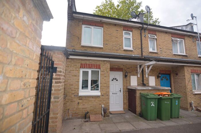2 Bedroom Terraced House To Rent In Glasier Court, London, E15