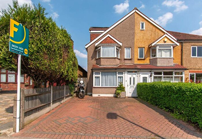 4 Bedroom Semi-Detached House To Rent In Malden Road, Cheam, Sutton, SM3