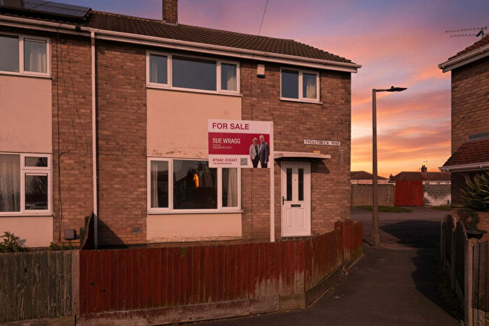 3 Bedroom End Of Terrace House For Sale In Troutbeck Way, New Rossington, DN11