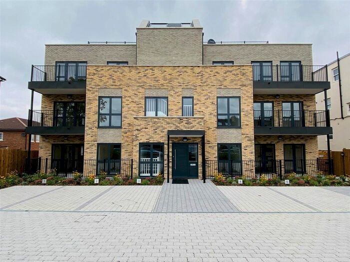 2 Bedroom Flat To Rent In Enmore Road, London, SE25