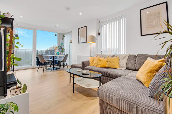 1 Bedroom Penthouse For Sale In Warmsley Apartments, Lower Sydenham, SE26