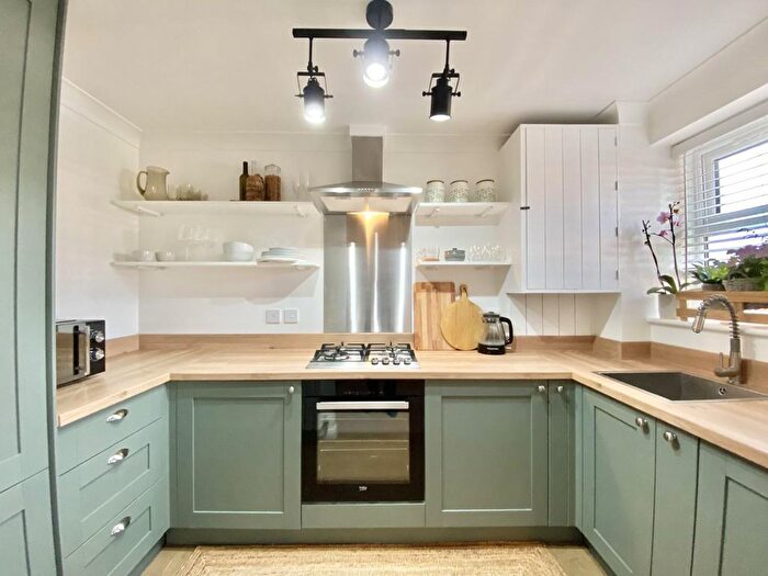 1 Bedroom Flat To Rent In Tollgate Drive, Hayes, UB4