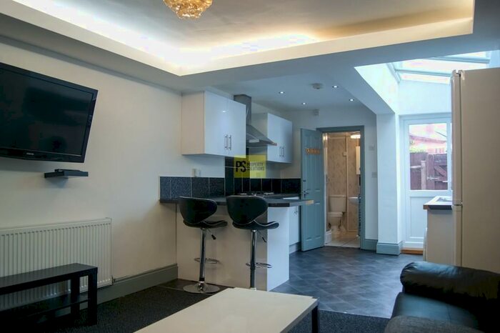 4 Bedroom Terraced House To Rent In Dogpool Lane - Ensuite Student Property, B30