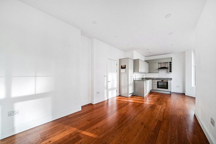 2 Bedroom Apartment For Sale In Old Woking Road, West Byfleet, Surrey, KT14