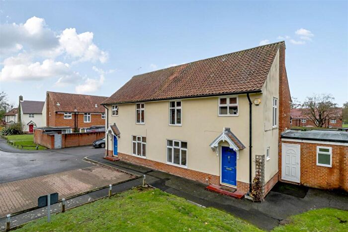 3 Bedroom Semi Detached House For Sale In Valon Road, Arborfield, Berkshire, RG2