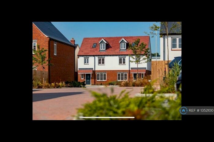 4 Bedroom Semi-Detached House To Rent In Bourne End, Hemel Hempstead, HP1