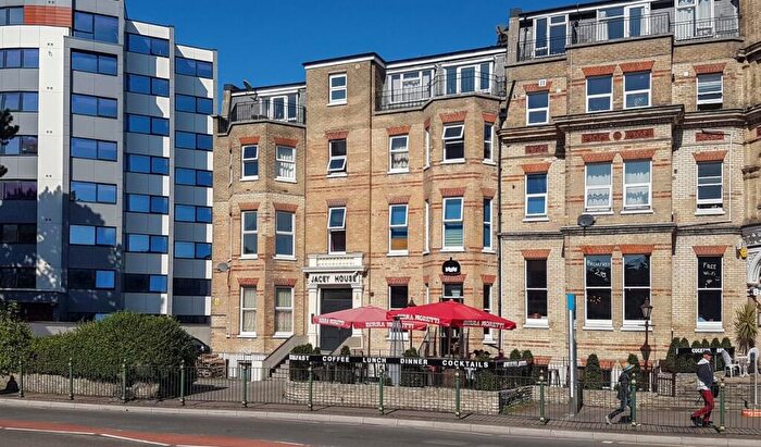 1 Bedroom Flat To Rent In Bath Road, Lansdowne, BH1