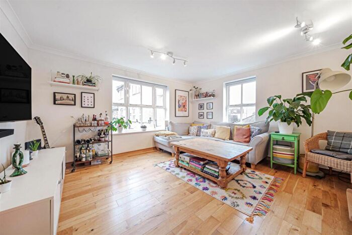 2 Bedroom Flat For Sale In Chamberlayne Avenue, Wembley, HA9