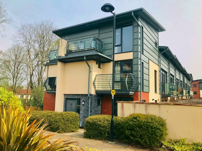 4 Bedroom Town House To Rent In Dearden Walk, Swindon, SN3