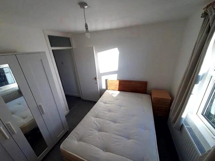 2 Bedroom Flat For Sale In Finchley Lane, Hendon, London, NW4
