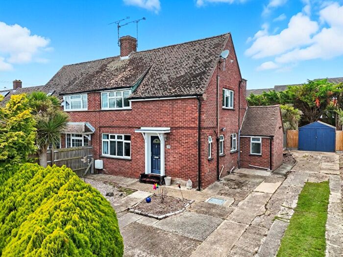 3 Bedroom Semi-Detached House For Sale In Pedlars Path, Danbury, CM3
