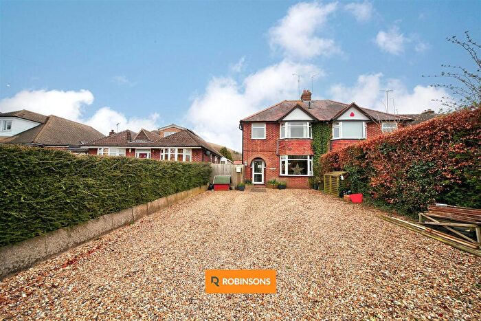 3 Bedroom Semi-Detached House For Sale In Tring Road, Dunstable, LU6