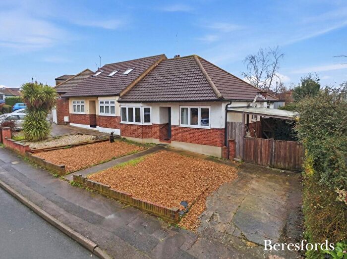 2 Bedroom Bungalow For Sale In Ridgeway, Ingatestone, CM4