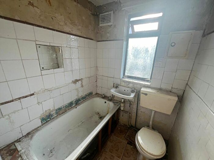 3 Bedroom End Of Terrace House For Sale In Sullivan Road, Courthouse Green, Coventry, West Midlands, CV6