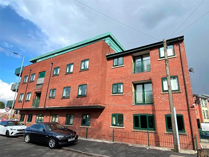 2 Bedroom Apartment To Rent In Plymouth Point, - Birch Lane, Longsight, Manchester, M13