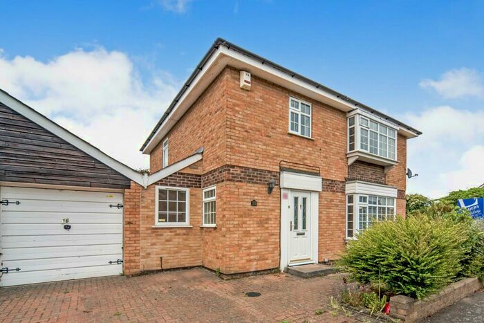 4 Bedroom Detached House To Rent In Barnstaple Road, Bedford, MK40