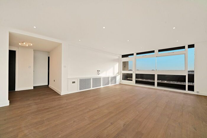 4 Bedroom Flat To Rent In Lyndhurst Court, - Finchley Road, NW8