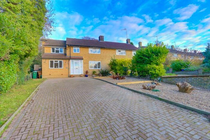 5 Bedroom Semi-Detached House To Rent In Hillside, Banstead, SM7