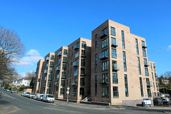 2 Bedroom Flat To Rent In Dorchester Avenue, Glasgow, G12