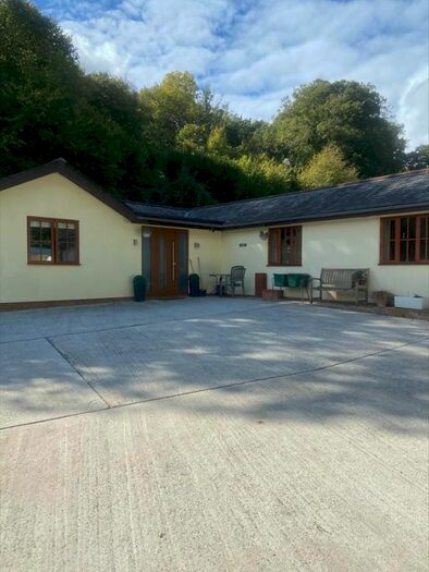 3 Bedroom Semi-Detached Bungalow To Rent In Nadderwater, Exeter, EX4