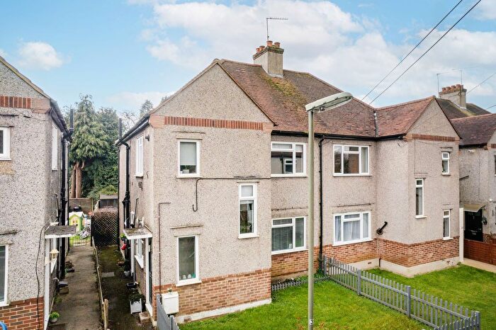 2 Bedroom Maisonette For Sale In Harrow Gardens, Warlingham, CR6