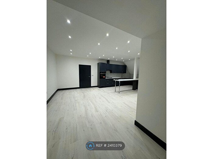 2 Bedroom Flat To Rent In Cliff Gardens, Scunthorpe, DN15