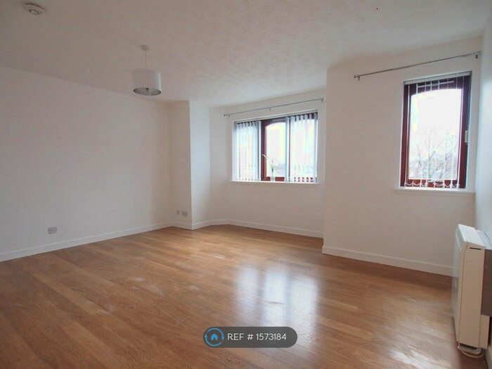 2 Bedroom Flat To Rent In Stock Avenue, Paisley, PA2