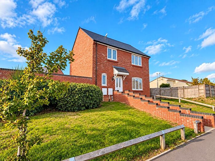 2 Bedroom Detached House For Sale In Orchard Way, Weymouth, DT4