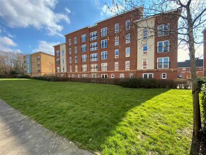 2 Bedroom Flat To Rent In Flat, Little Hackets, Havant, Hampshire, PO9