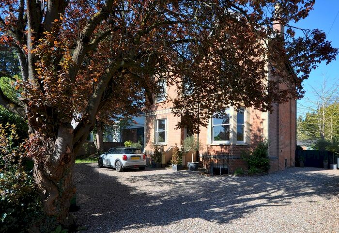 2 Bedroom Flat To Rent In Painswick Road, Cheltenham, GL50