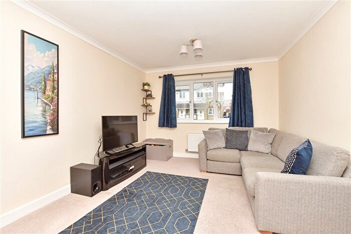 3 Bedroom Detached House For Sale In Haffenden Avenue, Sittingbourne, Kent, ME10