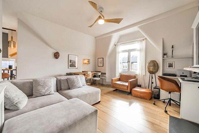 2 Bedroom Apartment For Sale In Weech Road, London, NW6