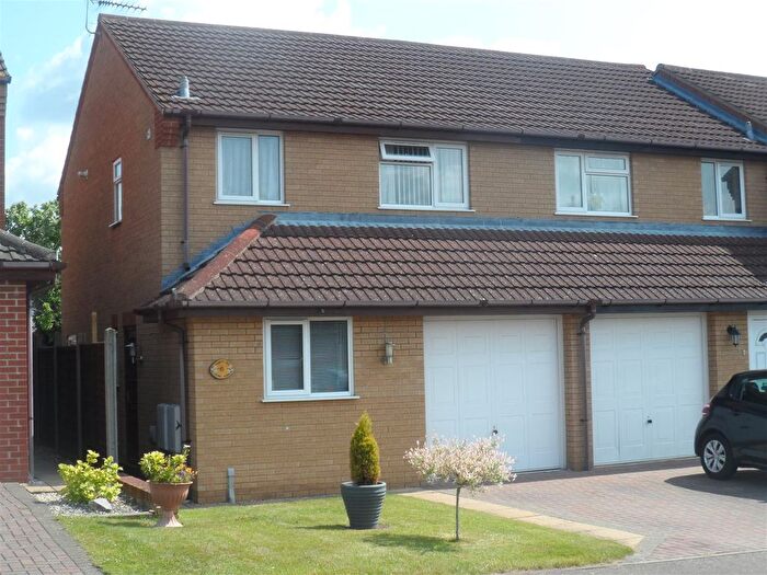 3 Bedroom Semi-Detached House To Rent In Musson Close, Irthlingborough, Wellingborough, NN9