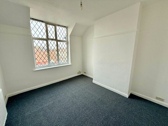 2 Bedroom Flat To Rent In High Road, RM6